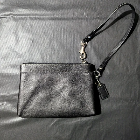 Coach Pleated Leather Black Wristlet Early 2000s Y2K - Picture 3 of 4